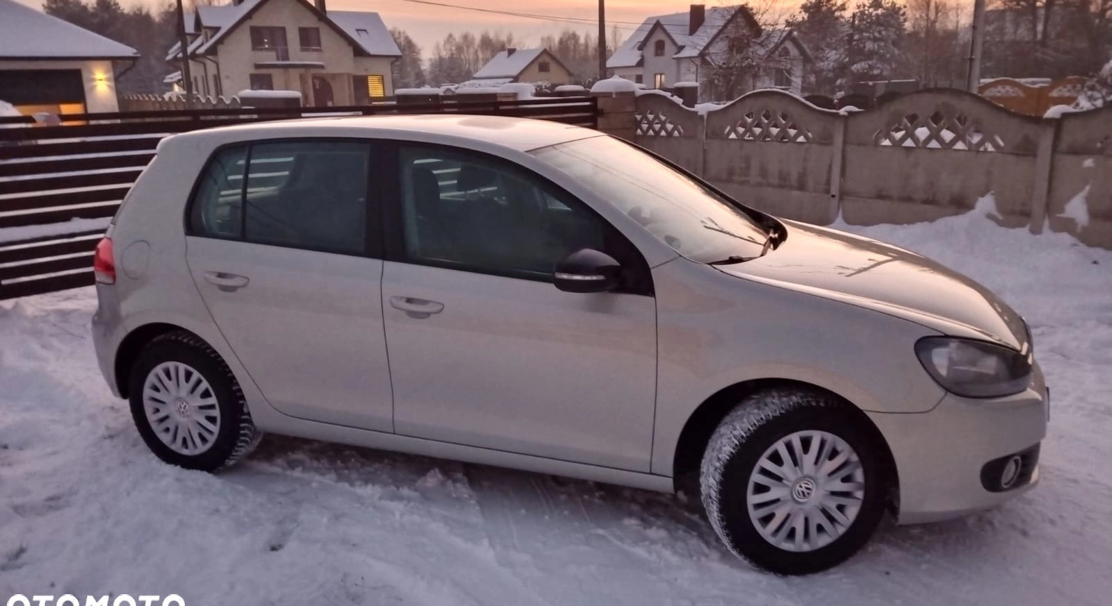 Volkswagen Golf cena 25300 przebieg: 196000, rok produkcji 2010 z Kielce małe 172